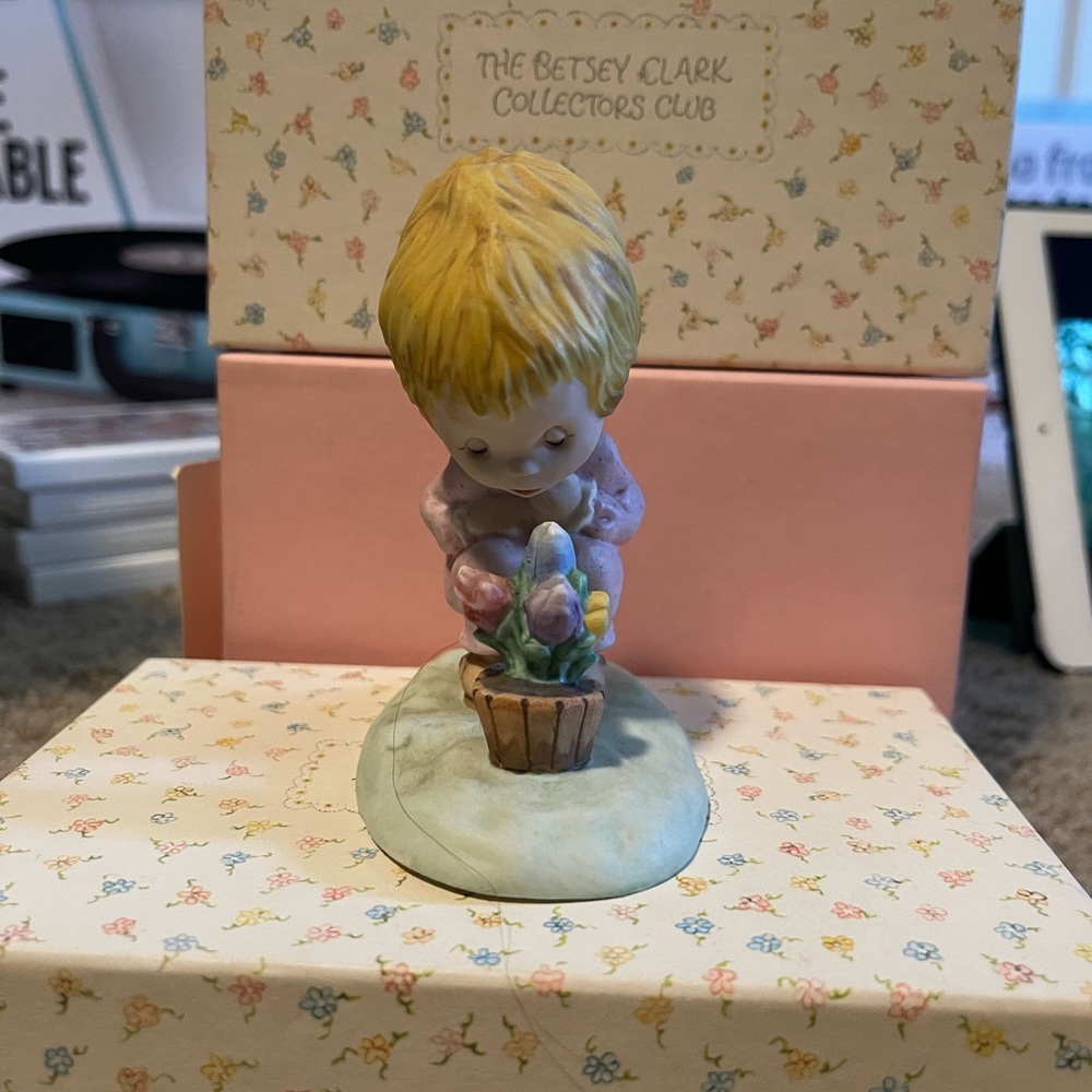 Collectible Figurine - Pink and Yellow